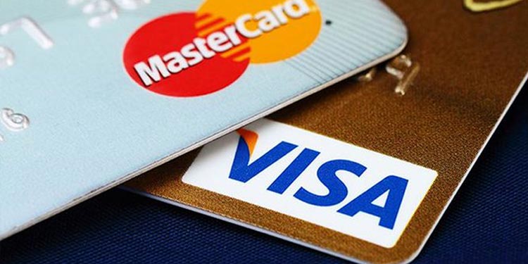 Gastos no exterior com cartões de crédito e pré‑pagos caem 10% até Maio