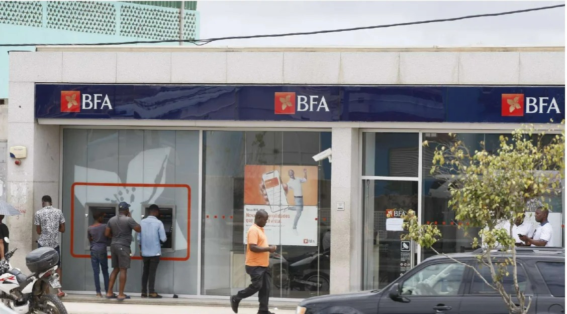 BNA multa BFA em 48 milhões Kz por abuso de comissões e atrasos em transferências