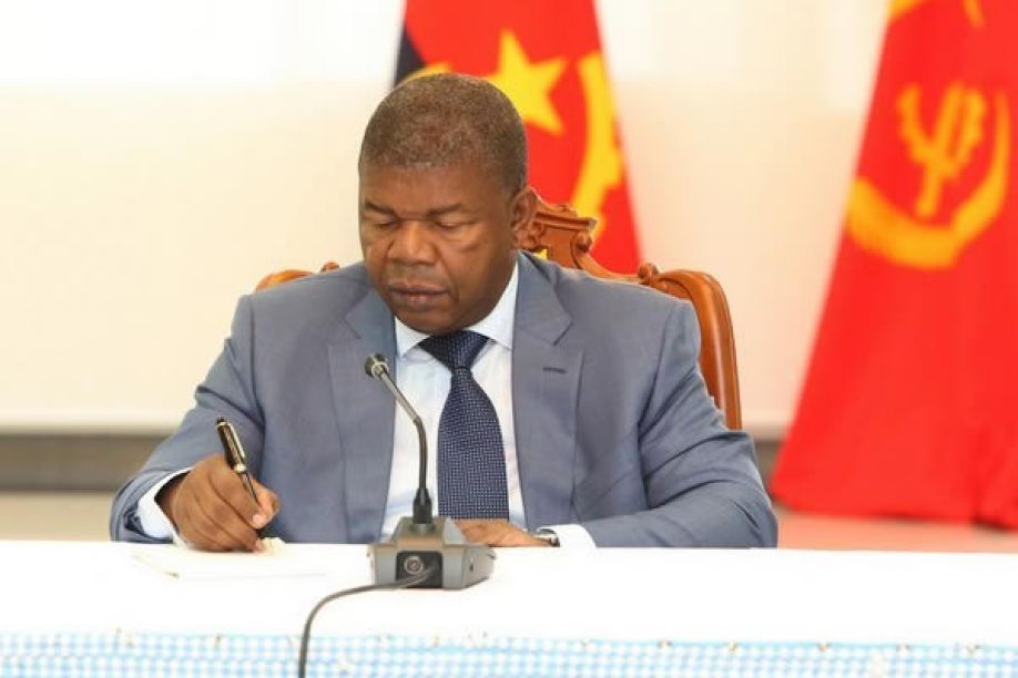 Angola endivida-se em mil milhões de euros junto da banca francesa para atender ao PIP