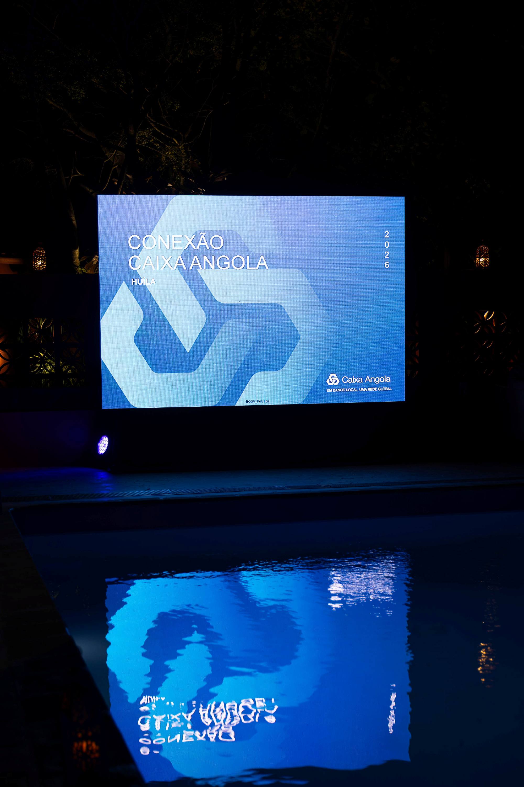 Caixa Angola lança cartão Pré-Pago Visa Empresas em cocktail com clientes na Huíla