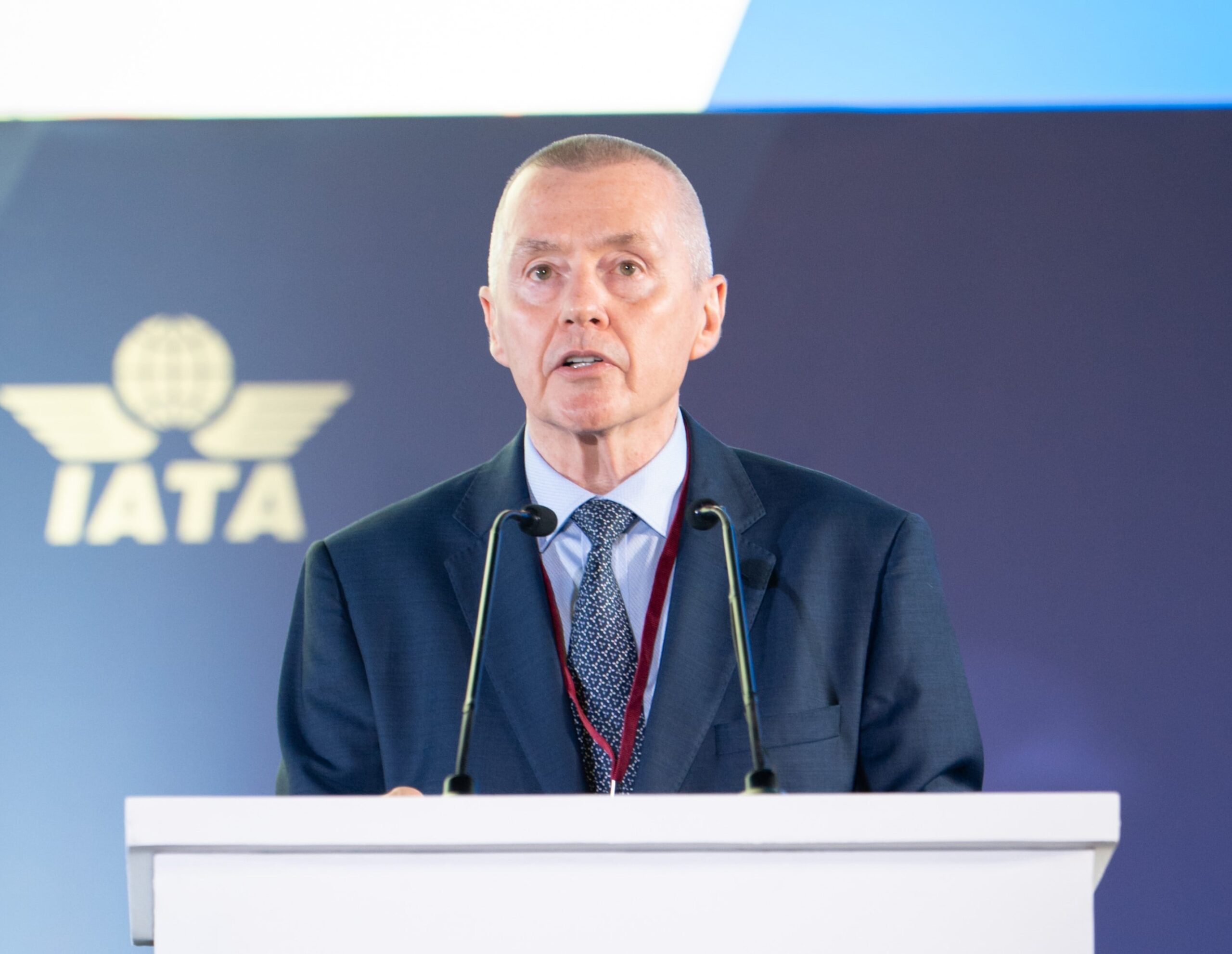 Guerra no Médio Oriente e combustível mais caro cortam lucros da aviação mundial para metade. TAAG também sob pressão