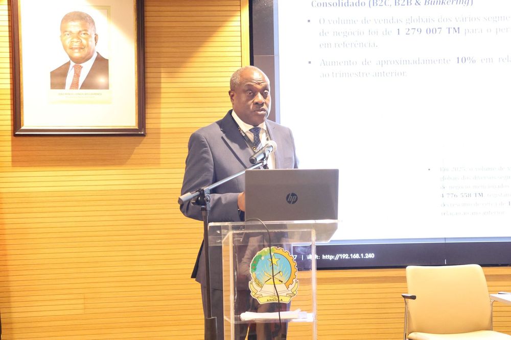 Angola gasta 1,08 mil milhões de dólares na importação de combustíveis em três meses