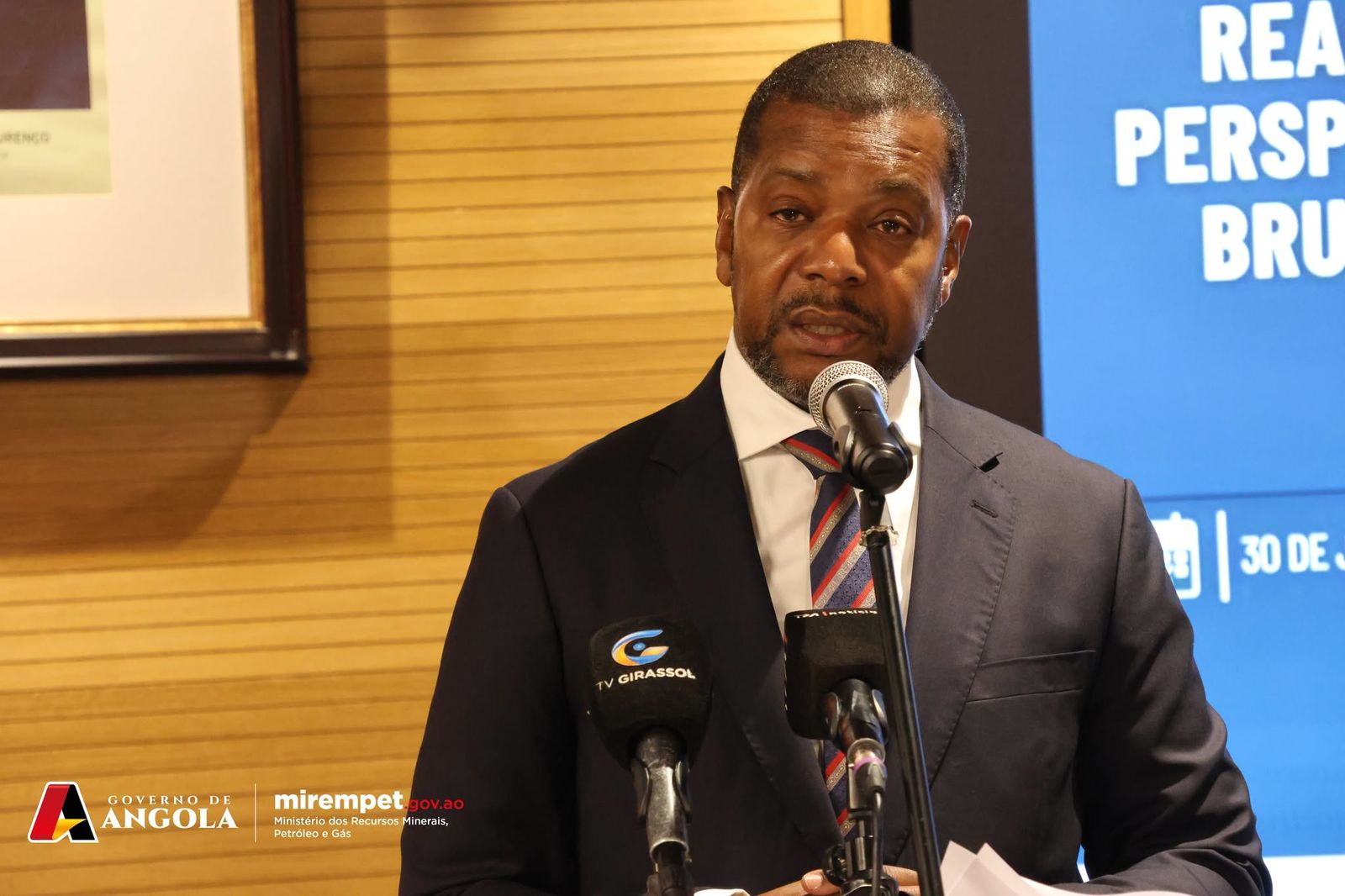 Angola arrecada quase 9 mil milhões de dólares com petróleo no 2.º trimestre