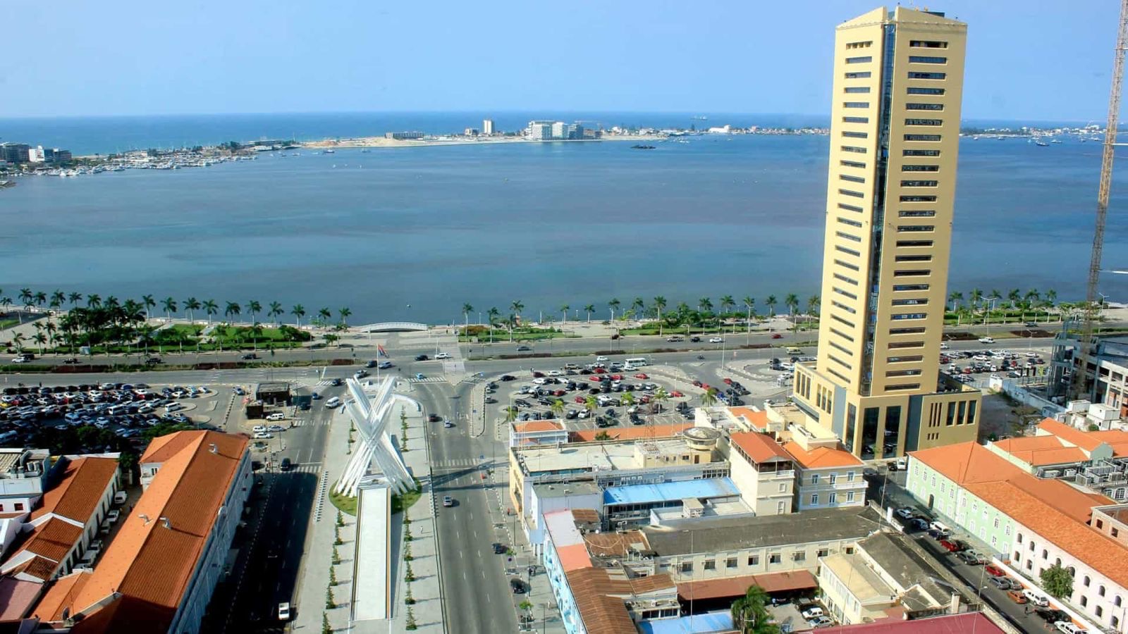 Investimento directo estrangeiro em Angola cai 59% em oito anos e revela “erosão da confiança”, alerta estudo