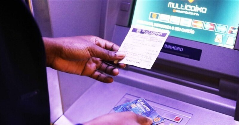 Clientes fazem mais consultas  do que transacções: em cada  100 operações 48 são consultas