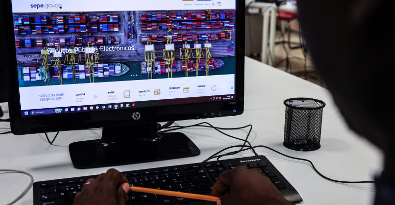 Governo gasta 27,9 milhões USD para ligar digitalmente os serviços públicos