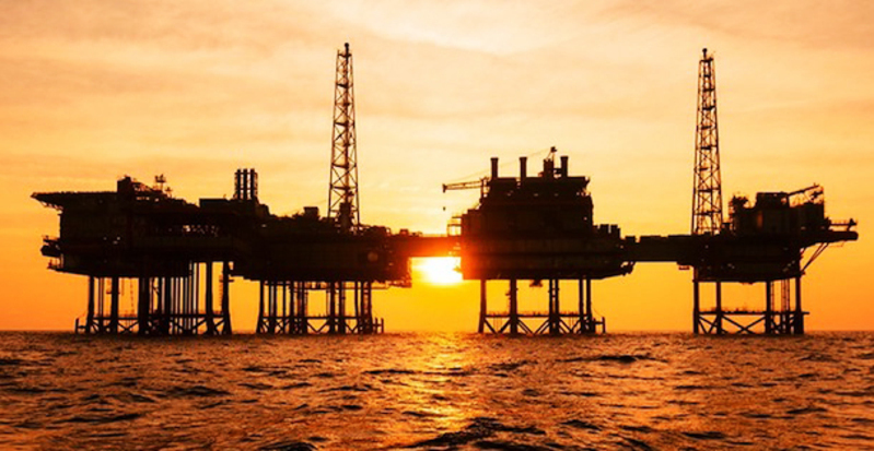 Petróleo mantém ganhos moderados, mas continua abaixo dos 80 dólares por barril