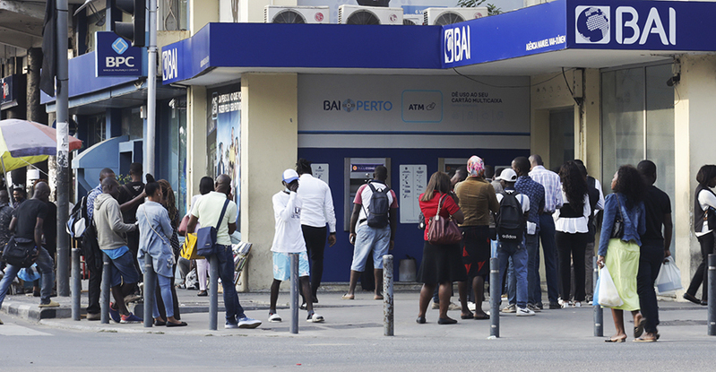 Forte crescimento digital e mais ATMs não travam longas filas nos multicaixas