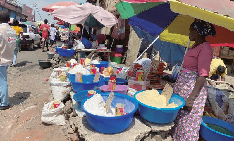 Economia paralela sustenta famílias: Comércio informal movimenta mais de 60 milhões Kz por mês