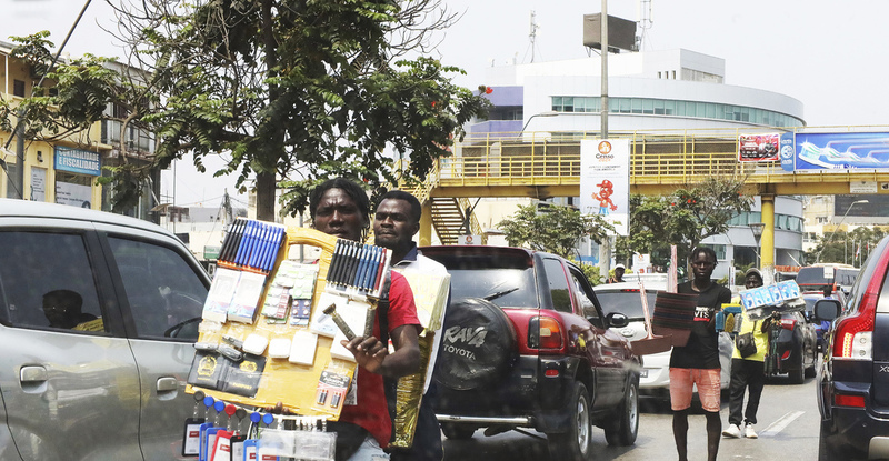 Só 7 em cada 100 angolanos que ficaram economicamente activos conseguiram emprego formal