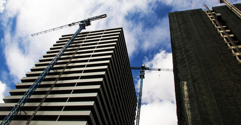 Falta de dinheiro deixa 8 em cada 10 obras paralisadas no País