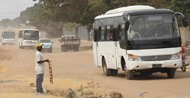 Taxistas dos miniautocarros em Luanda "fogem" da inspecção periódica