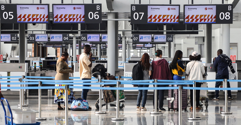 Seis em cada 10 angolanos já pensou emigrar e têm Europa como destino preferido