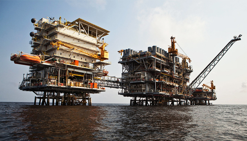 Declínio da produção afunda exportação de petróleo para menos de 1 milhão de barris/dia