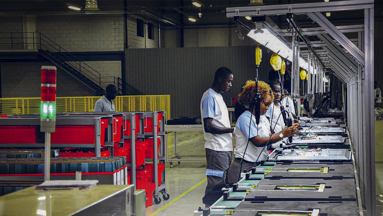 Produção industrial perde ritmo e cai 10,11 pontos percentuais em Abril