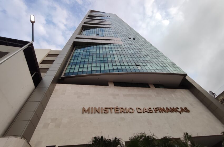 Angola mais endividada, mas economia cresce mais depressa do que a dívida